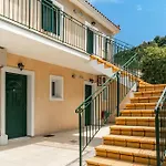 Anemona G كاتيليوس